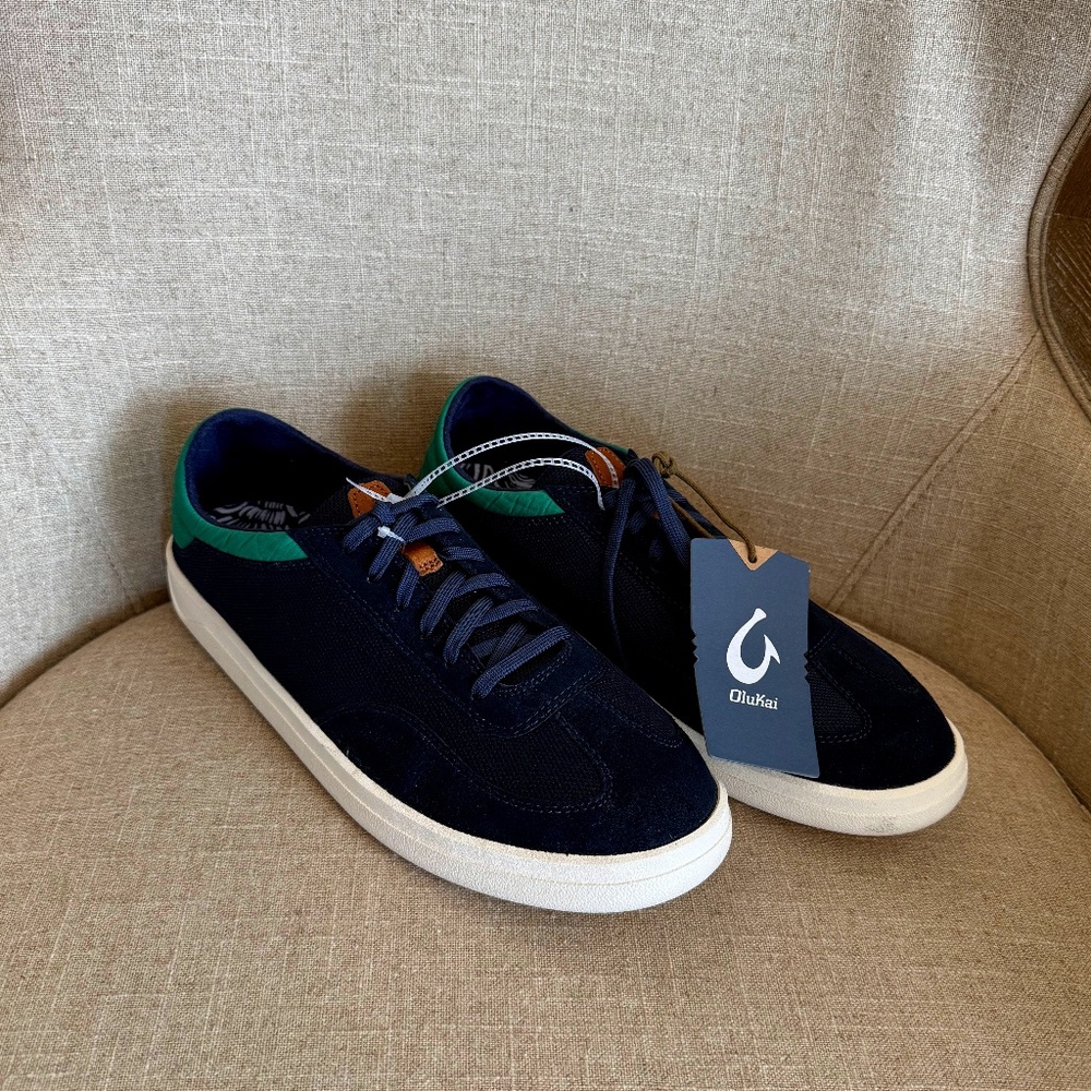 NEW w tags!! Men's OluKai Punini Sneakers 10.5 w collapsable heel. Navy/Bamboo
